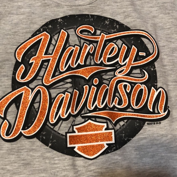 Women’s Harley Davidson Gray Cap Sleeve Raw Hem With Orange Decal On Front - Picture 4 of 7